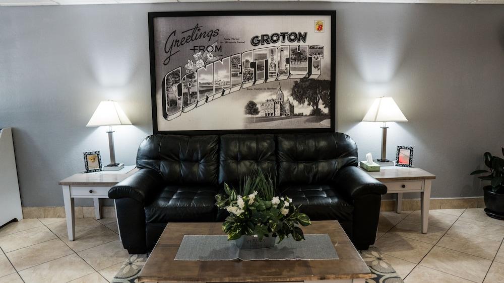 Super 8 Groton Hotel Bagian luar foto