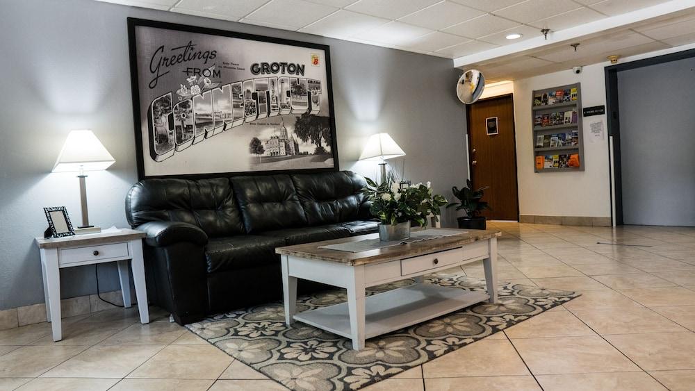 Super 8 Groton Hotel Bagian luar foto